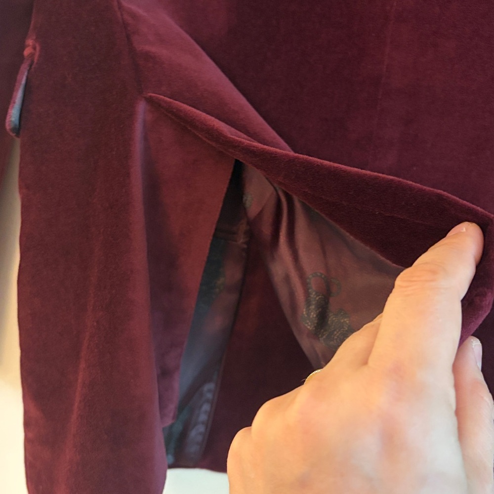 Bar III Men's Burgundy Velvet Sport Coat Blazer, size 38S - Picture 4 of 6